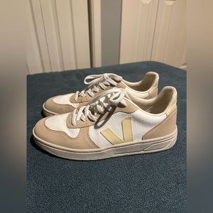 Veja v10 White/Beige size 10